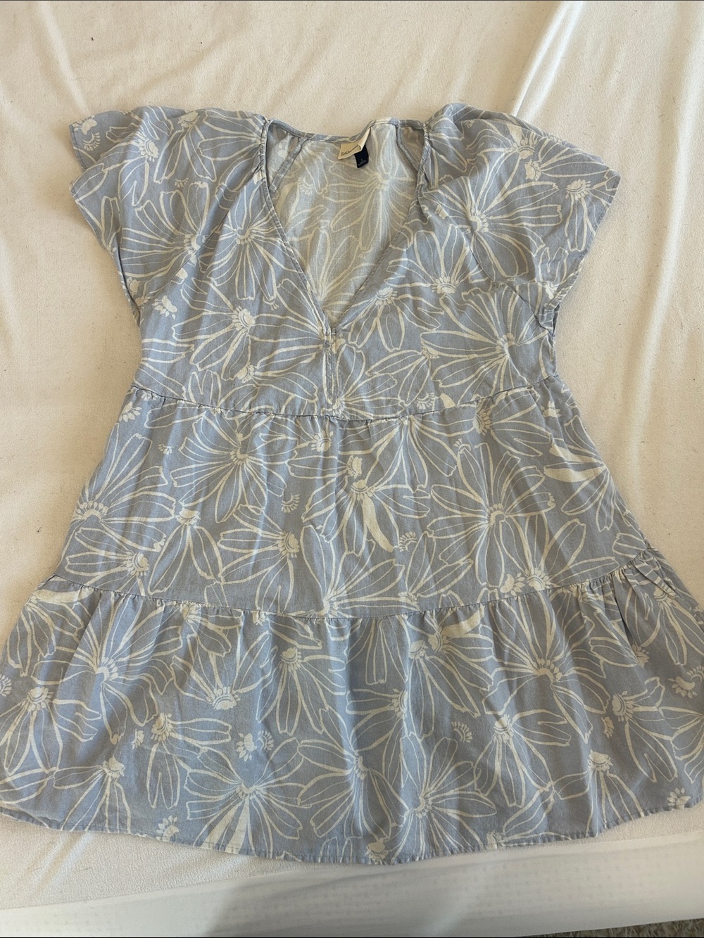 Universal Thread Light Blue Floral V-Neck Tunic